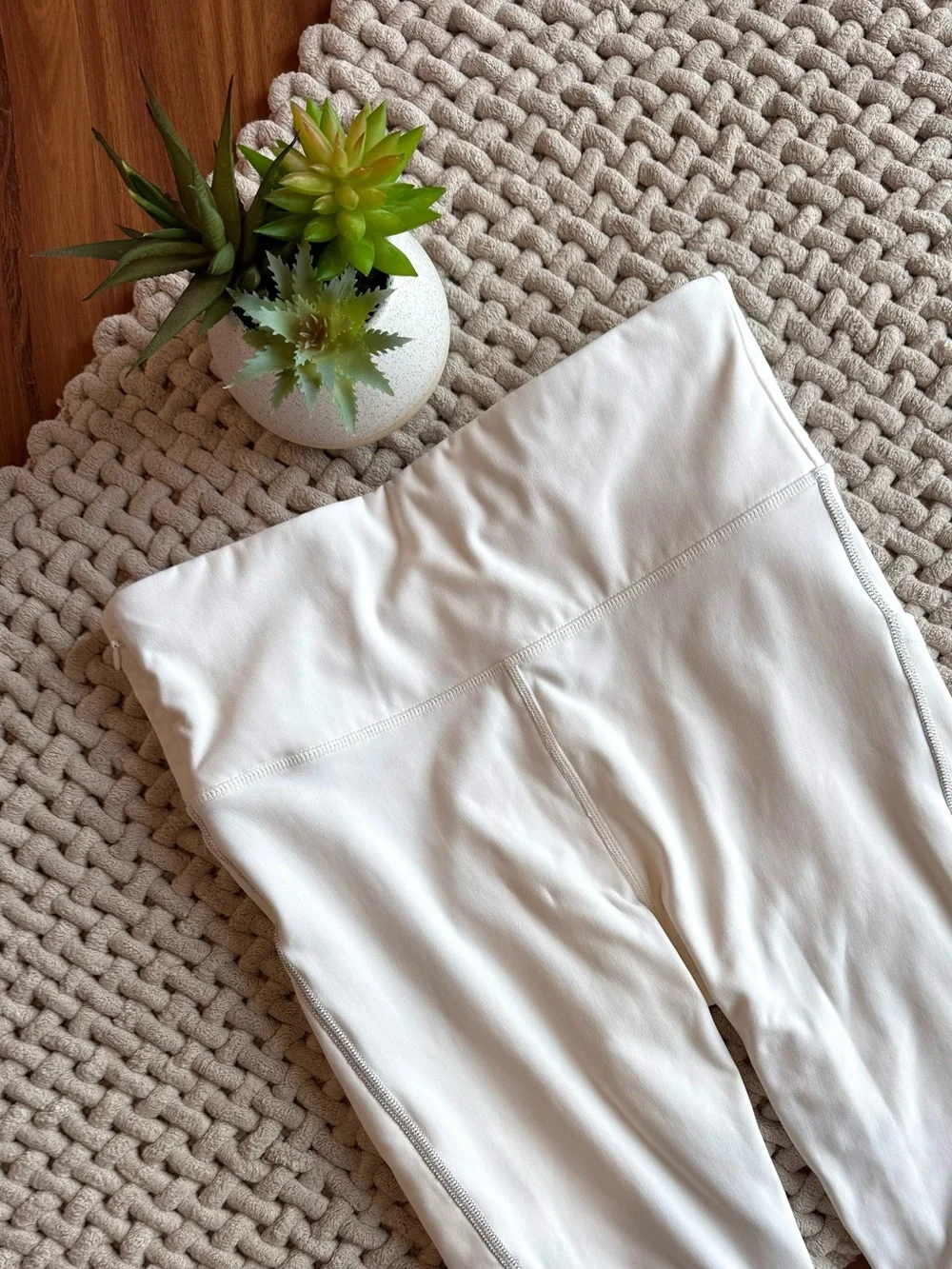 Fabletics | Women’s Reflective Cold Weather High-Waisted Legging | White | Large